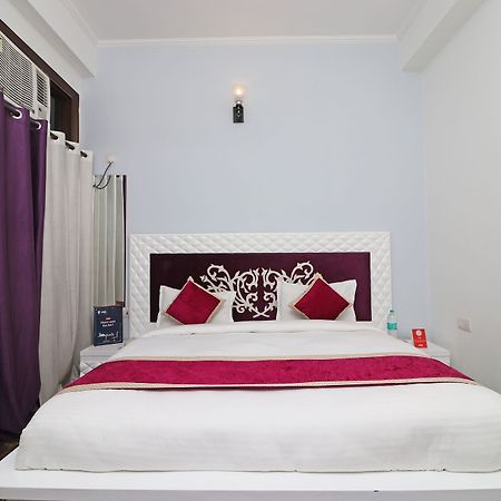 Oyo 10810 Sangvi Palace Велика Нойда Екстер'єр фото